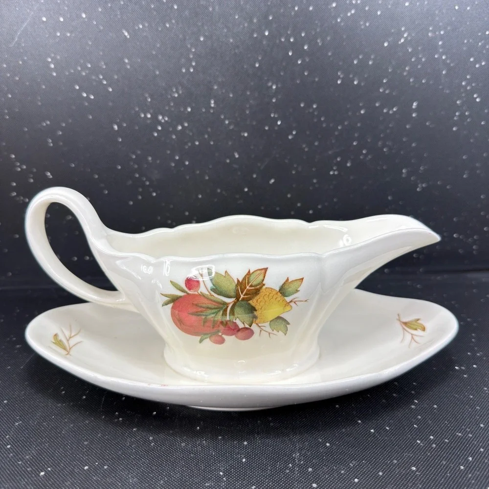 Wedgwood Etruria Barlaston Drury Lane Gravy Boat Attached Underplate Fruit Motif
